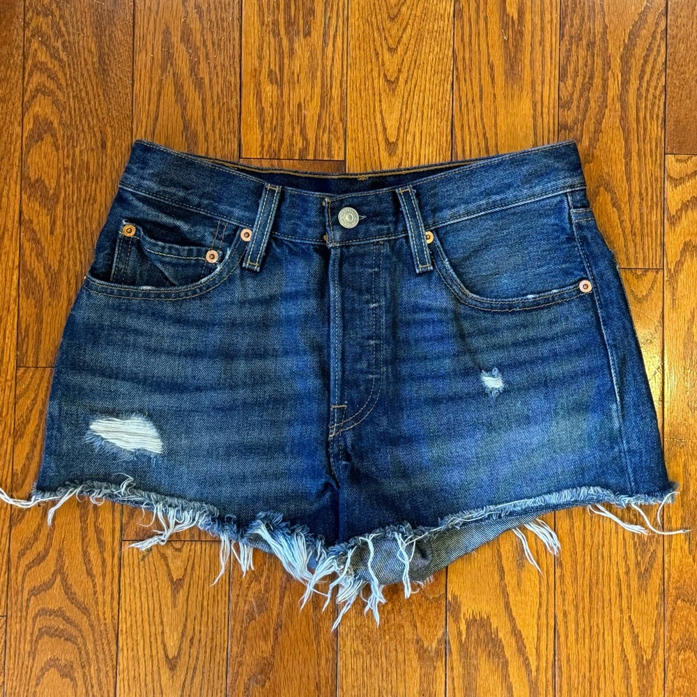 Levi Strauss - 501® ORIGINAL FIT HIGH RISE WOMEN'S SHORTS - W 36 - Picture 2 of 7